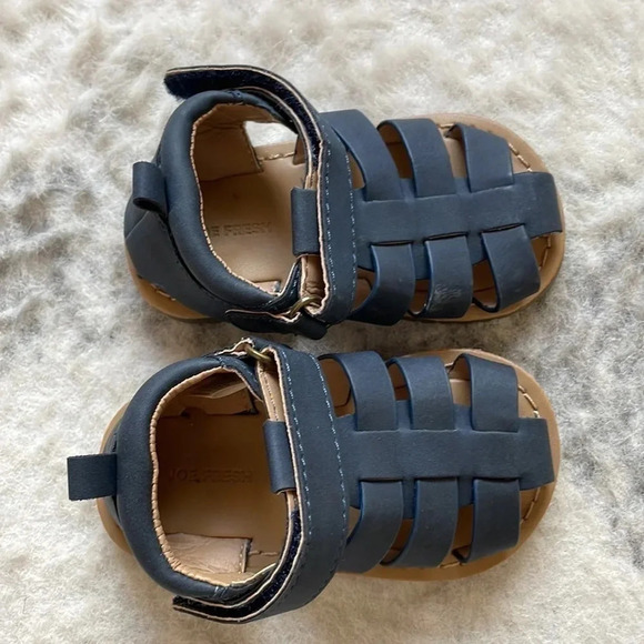 Joe Fresh Sandals - Picture 2 of 8